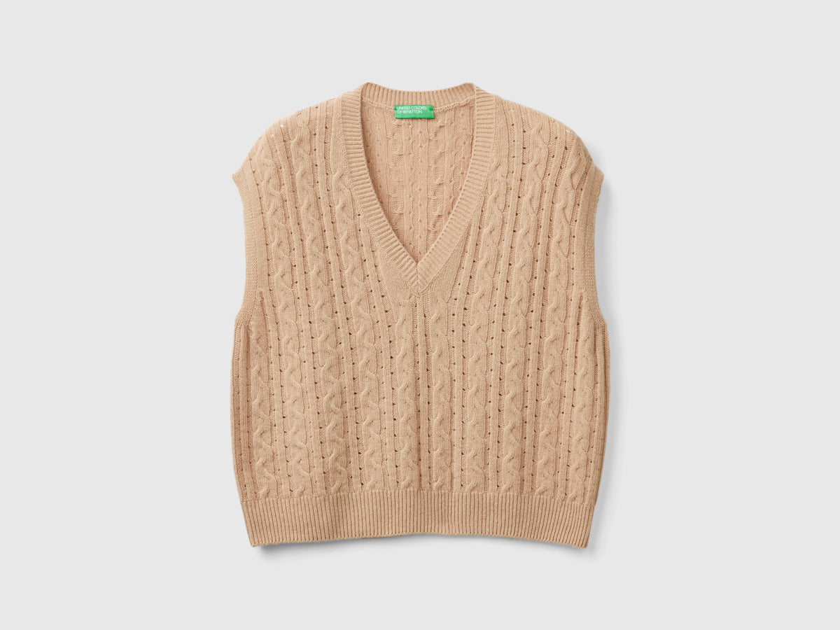 Boxy fit vest with braids and perforations