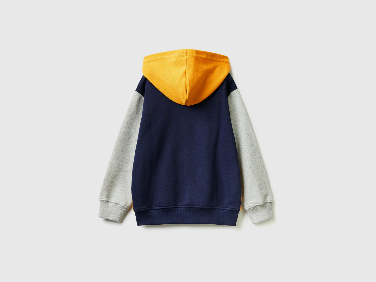 Felpa con zip e ricamo logo