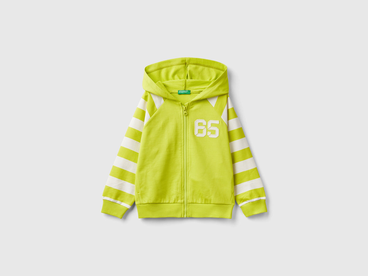 Sweatshirt with striped sleeves