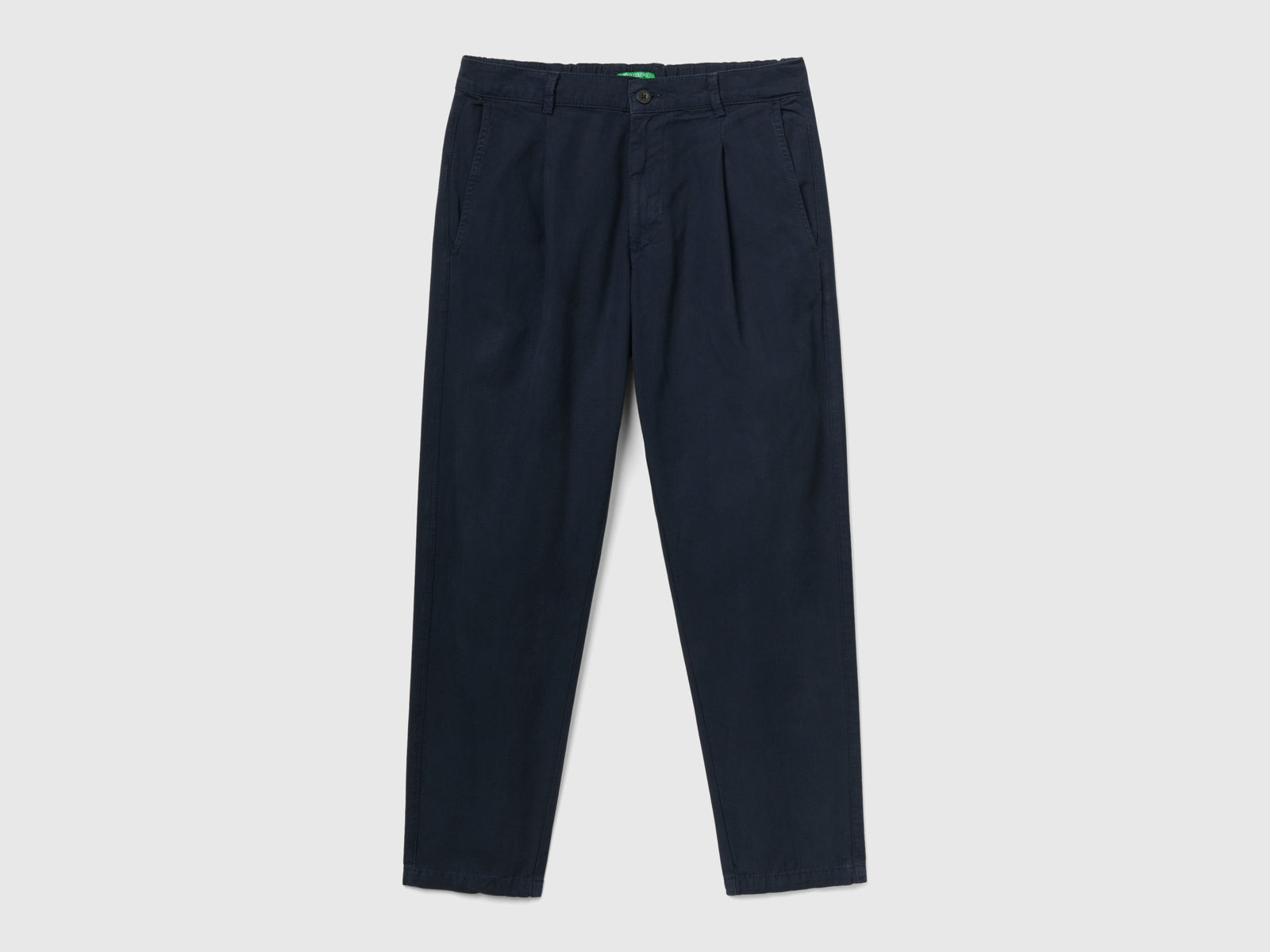 Chino carrot fit in cotone leggero da uomo blu scuro | Benetton Outlet