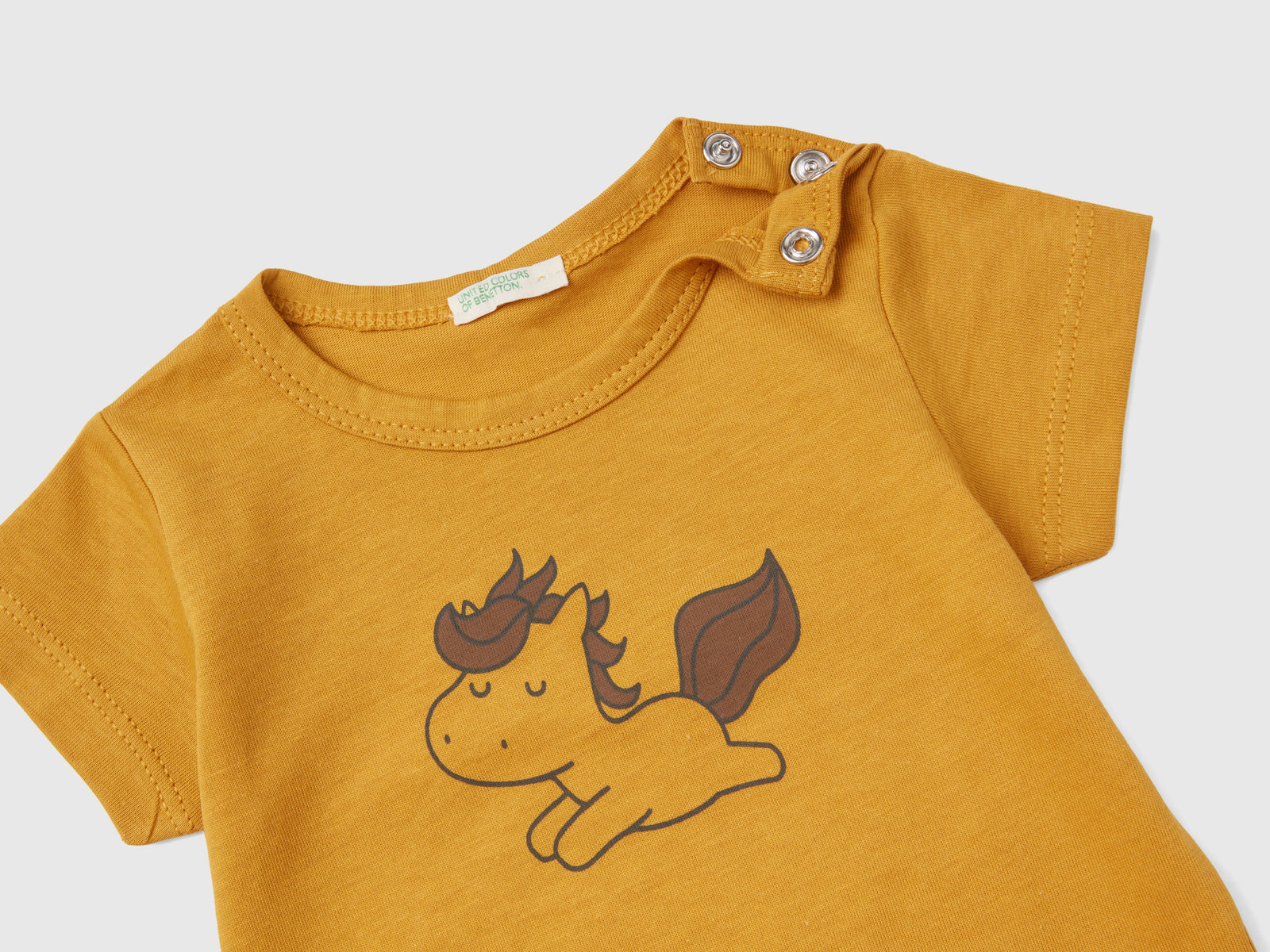 T-shirt manica corta in cotone bio da neonato senape 2 | Benetton Outlet
