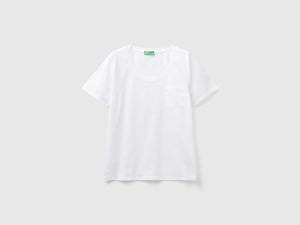T-shirt con taschino in raso