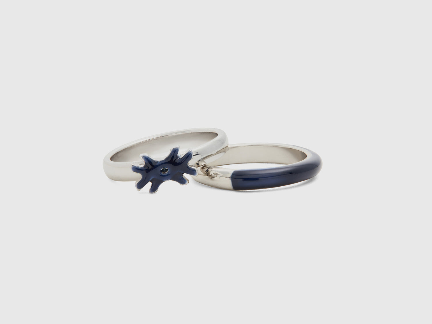 Due anelli con dettagli smaltati da donna blu scuro | Benetton Outlet