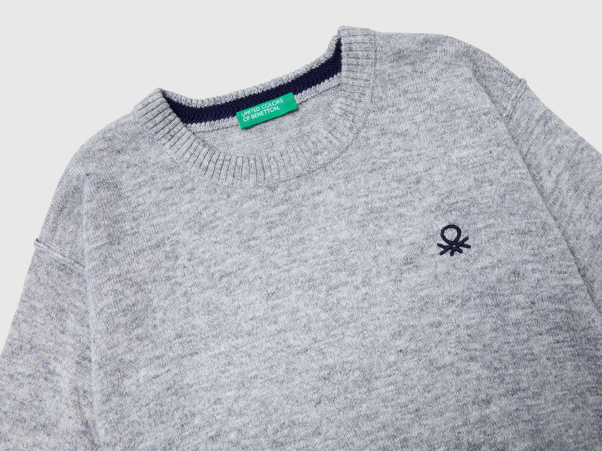 Maglia girocollo con ricamo