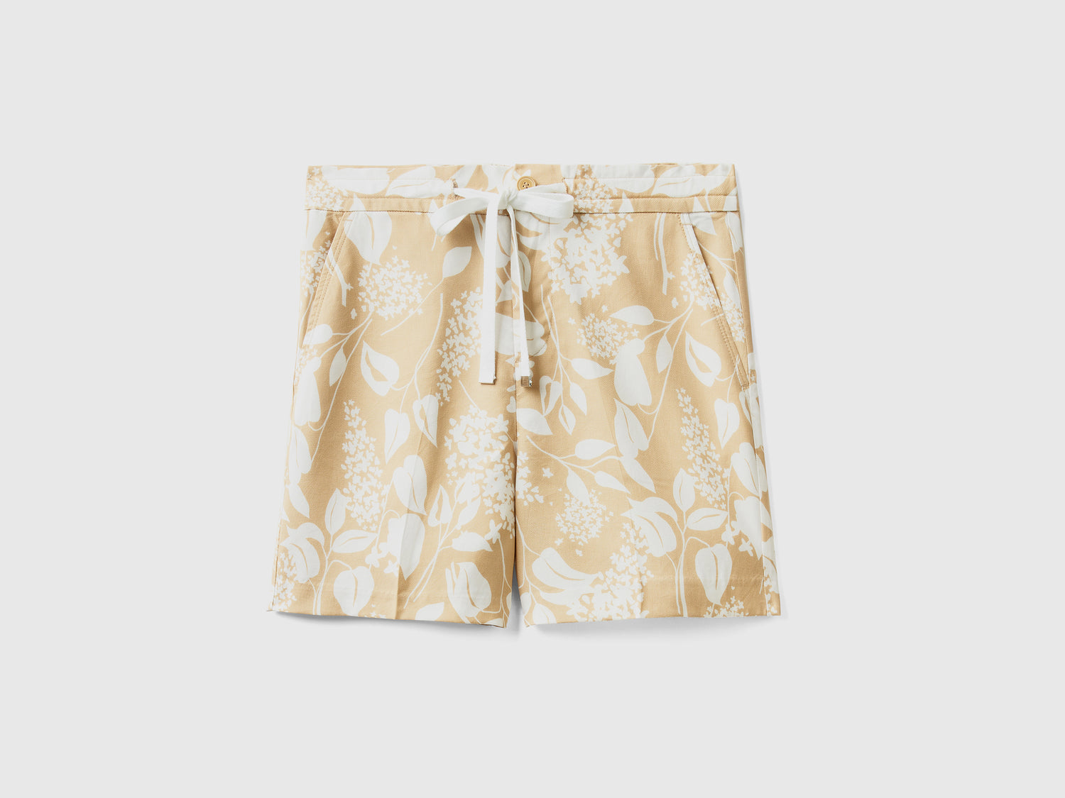 Pantaloni corti fluidi in puro lyocell con leggera piega centrale da donna multi-color | Benetton Outlet