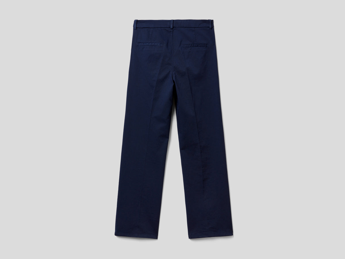 Pantaloni con gamba ampia