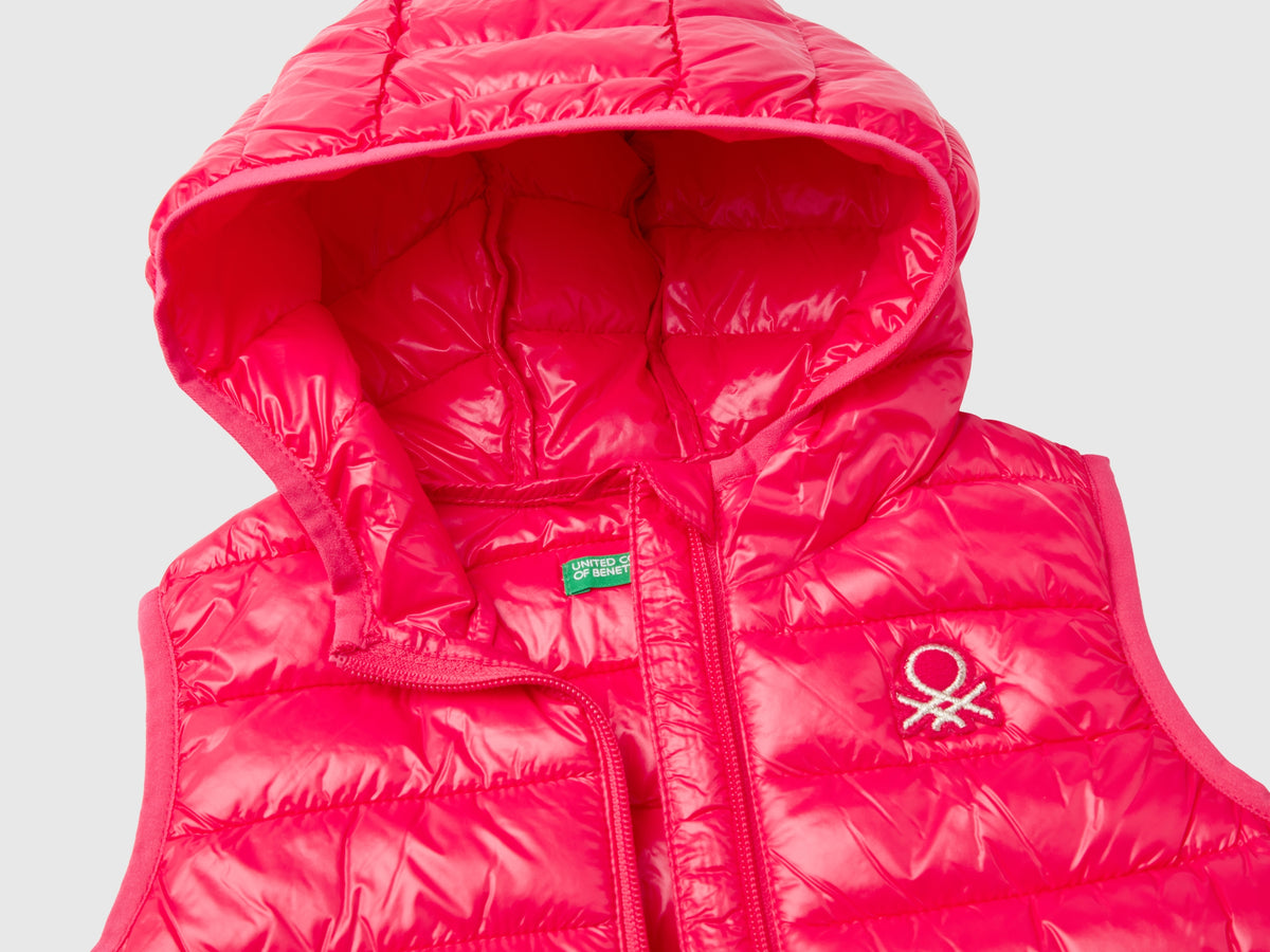 Gilet imbottito con cappuccio