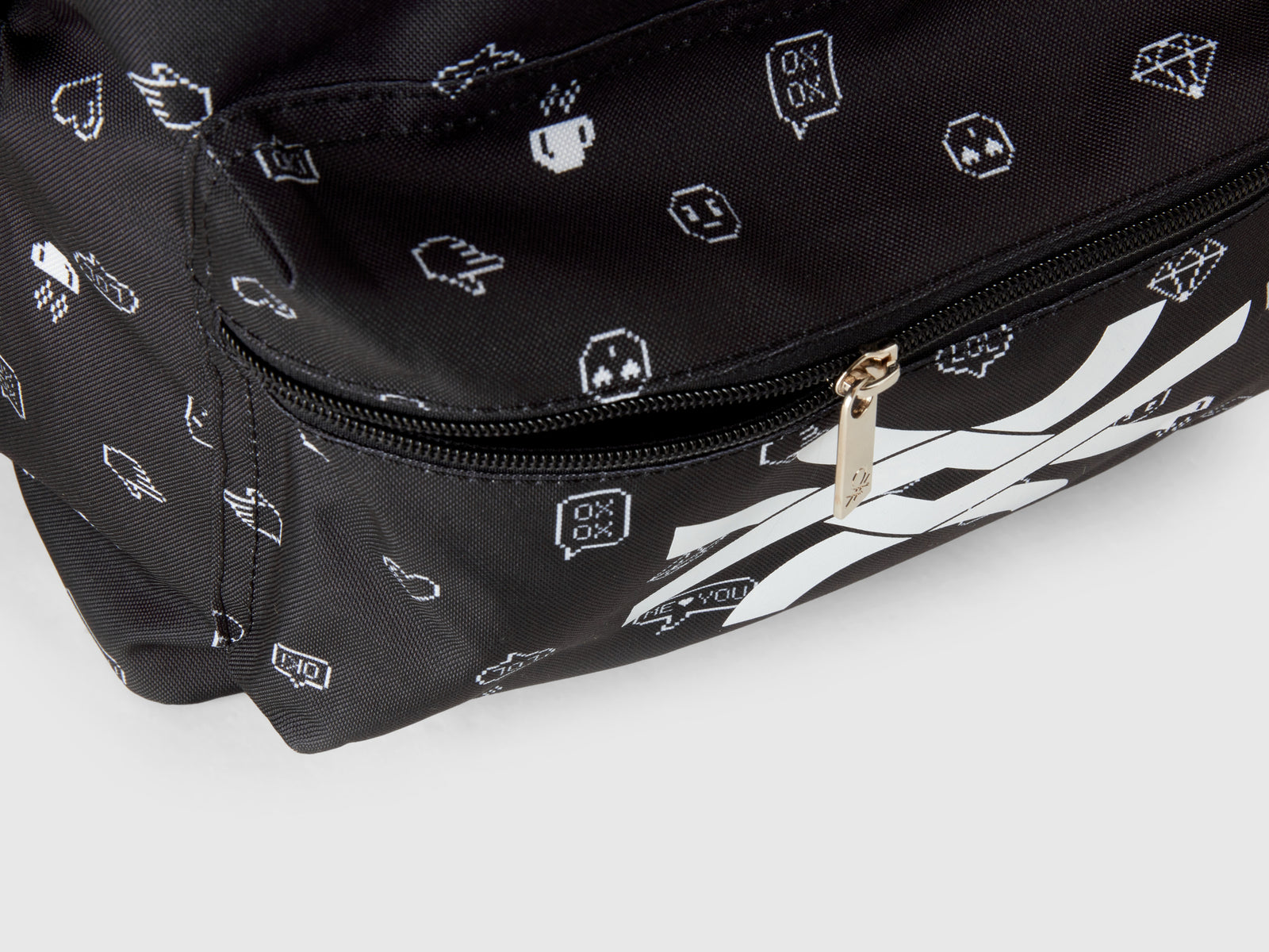 Zaino in nylon fantasia logo da bambino nero 3 | Benetton Outlet