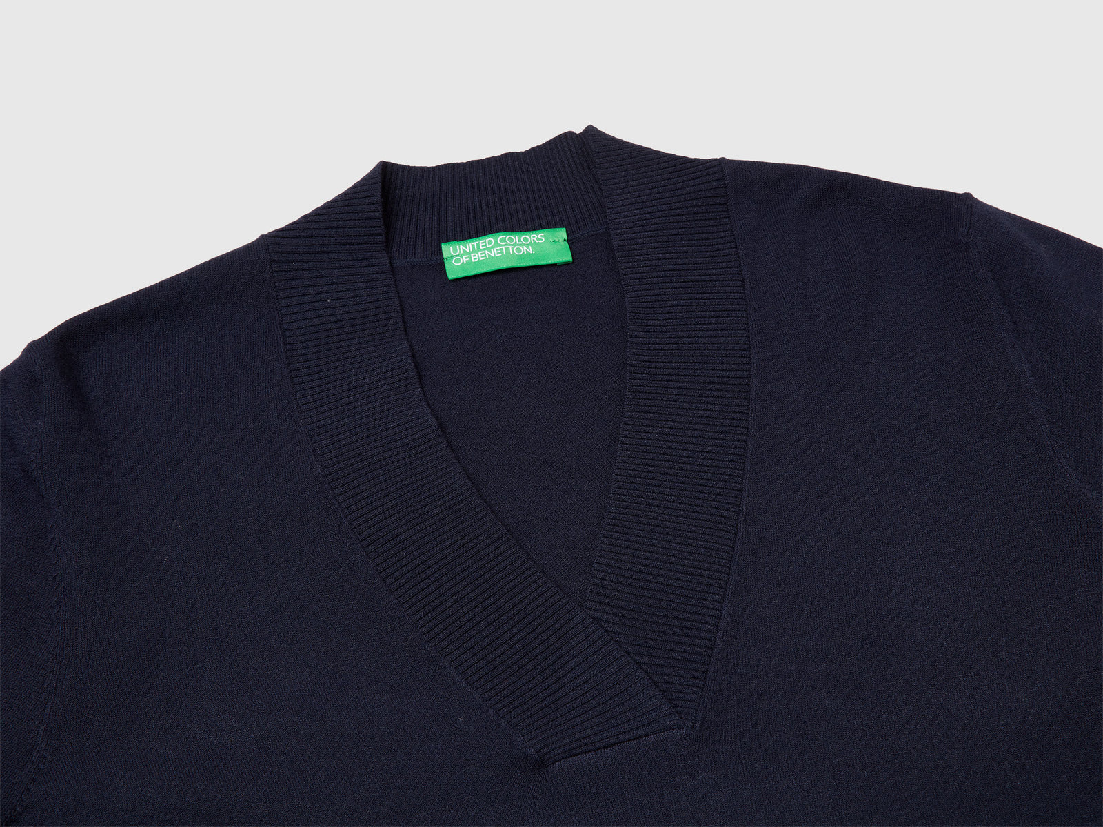 Maglia con scollo a V da donna blu scuro 3 | Benetton Outlet