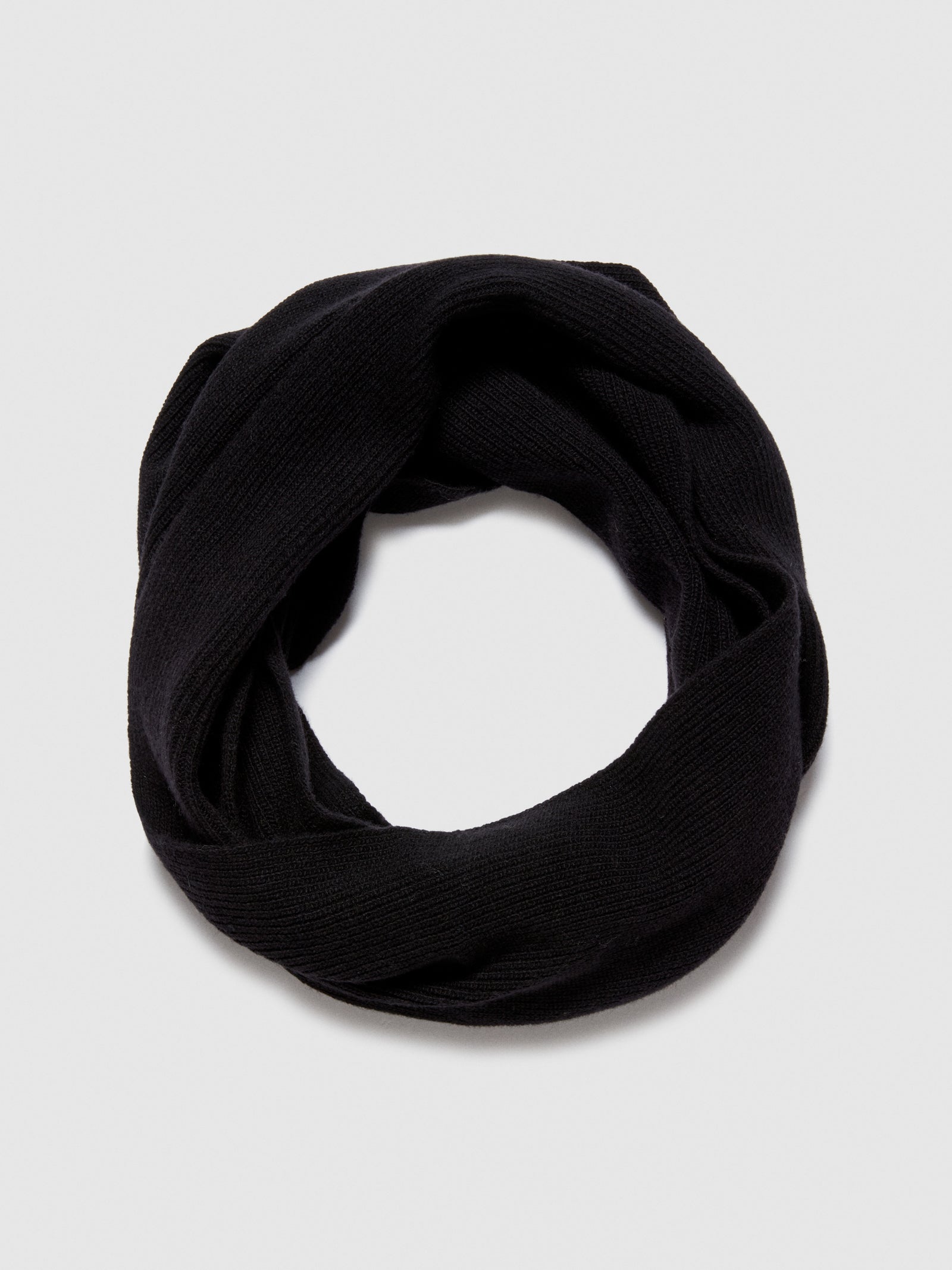 Collo in maglia da uomo nero 2 | Sisley Outlet