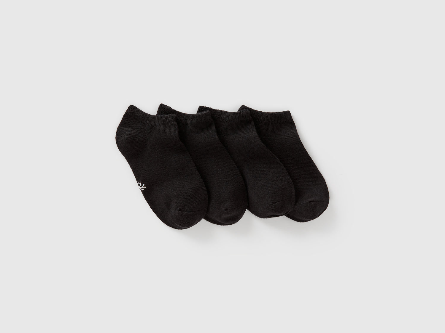 Quattro paia di calzini corti da bambino nero | Benetton Outlet