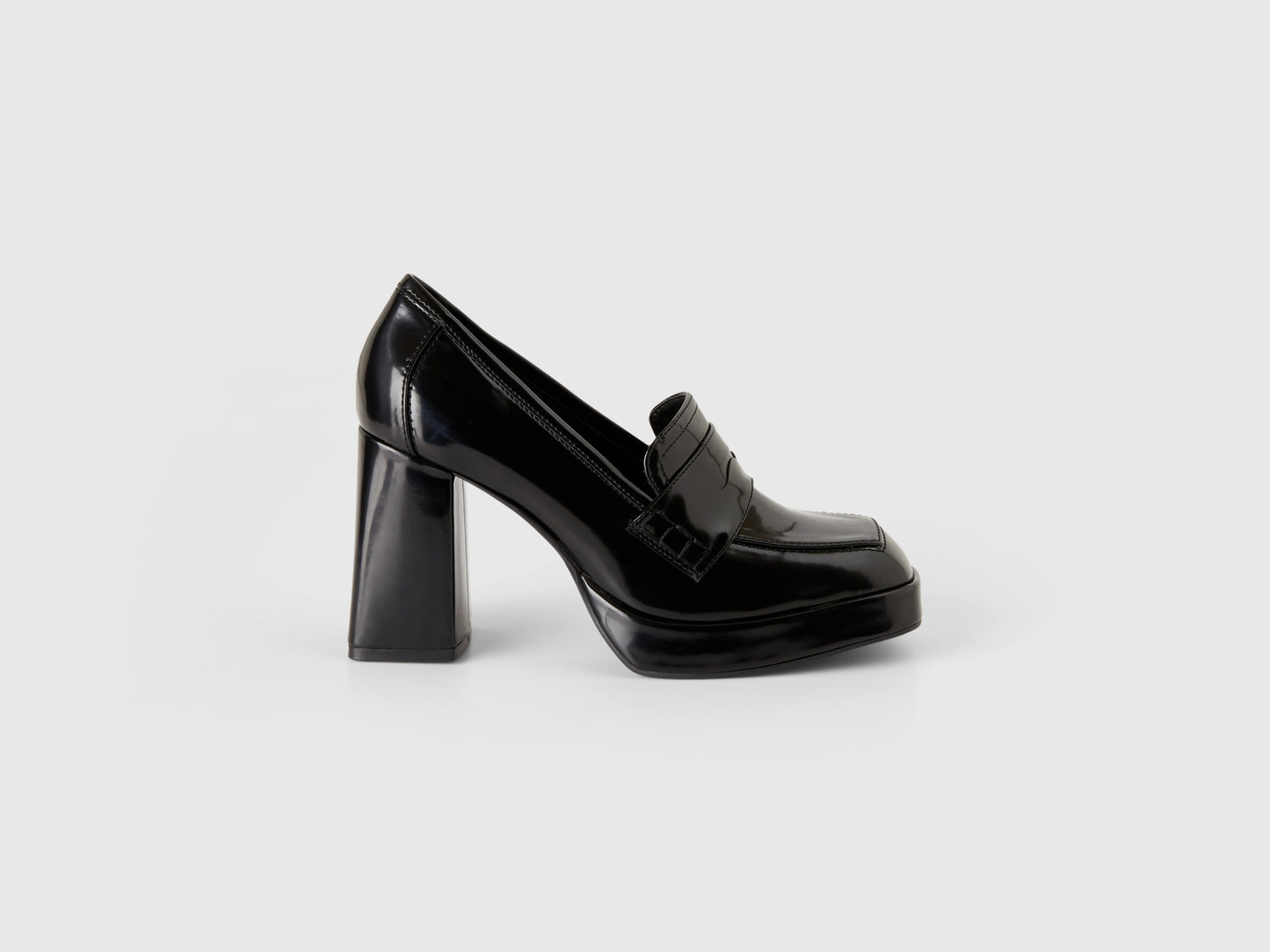 Mocassini con tacco e plateau da donna nero | Benetton Outlet