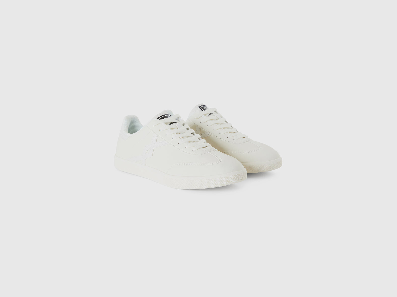 Sneakers basse da donna bianco panna 3 | Benetton Outlet