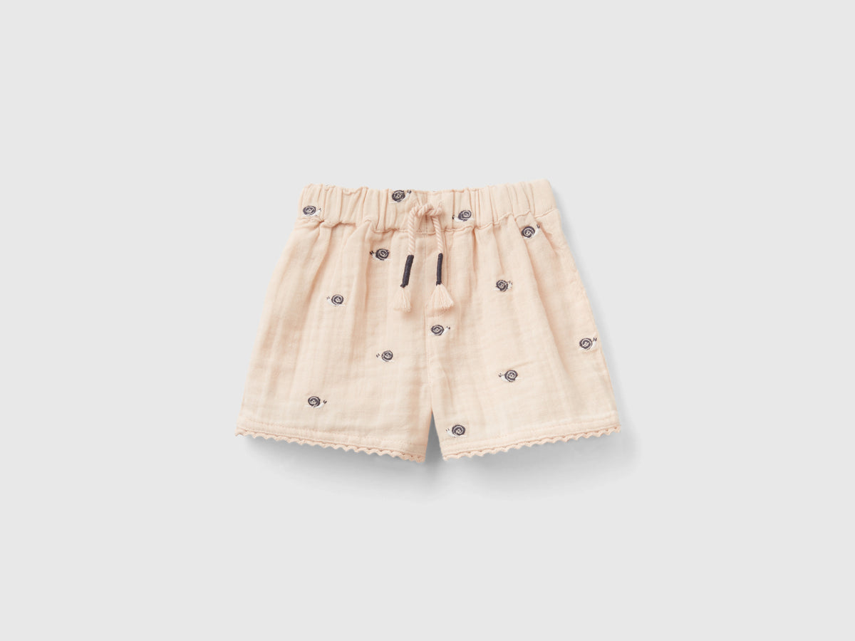 Shorts con ricami in puro cotone