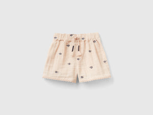 Shorts con ricami in puro cotone