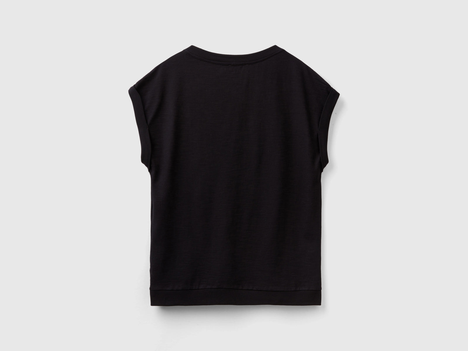 T-shirt con scollo a V da donna nero 2 | Benetton Outlet