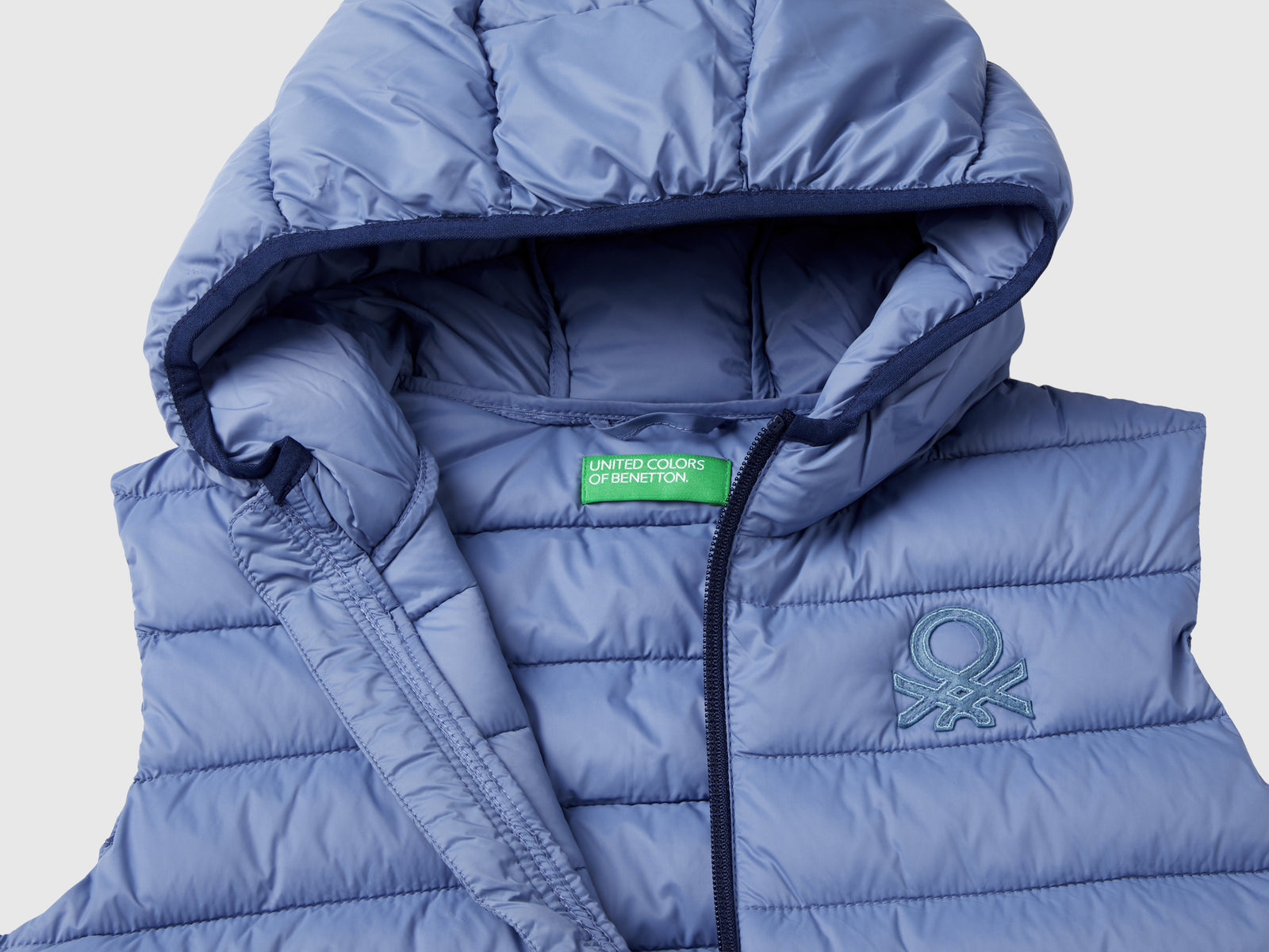 Gilet imbottito con cappuccio da bambino azzurro 3 | Benetton Outlet
