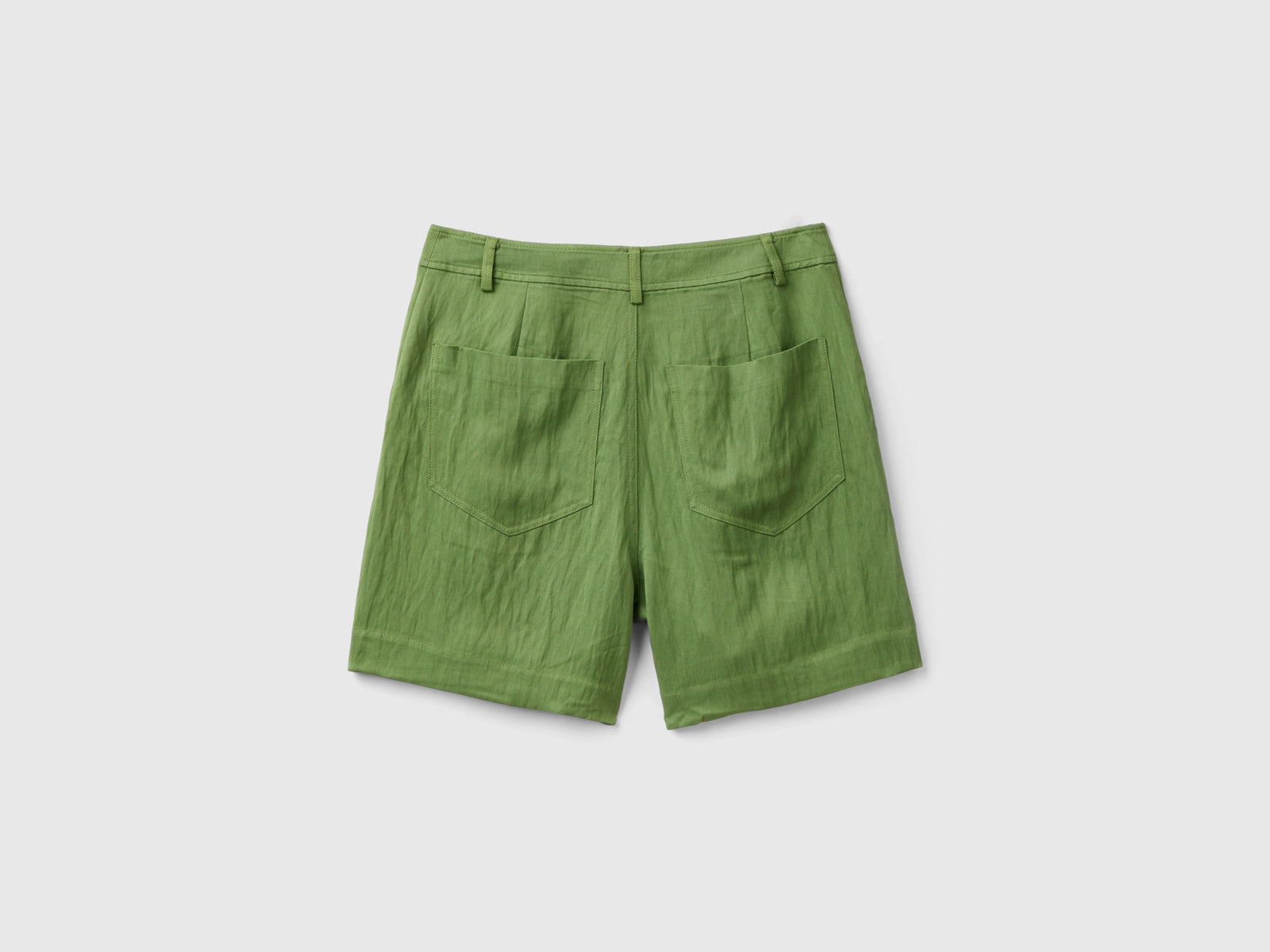 Bermuda in misto viscosa da donna verde militare 2 | Benetton Outlet