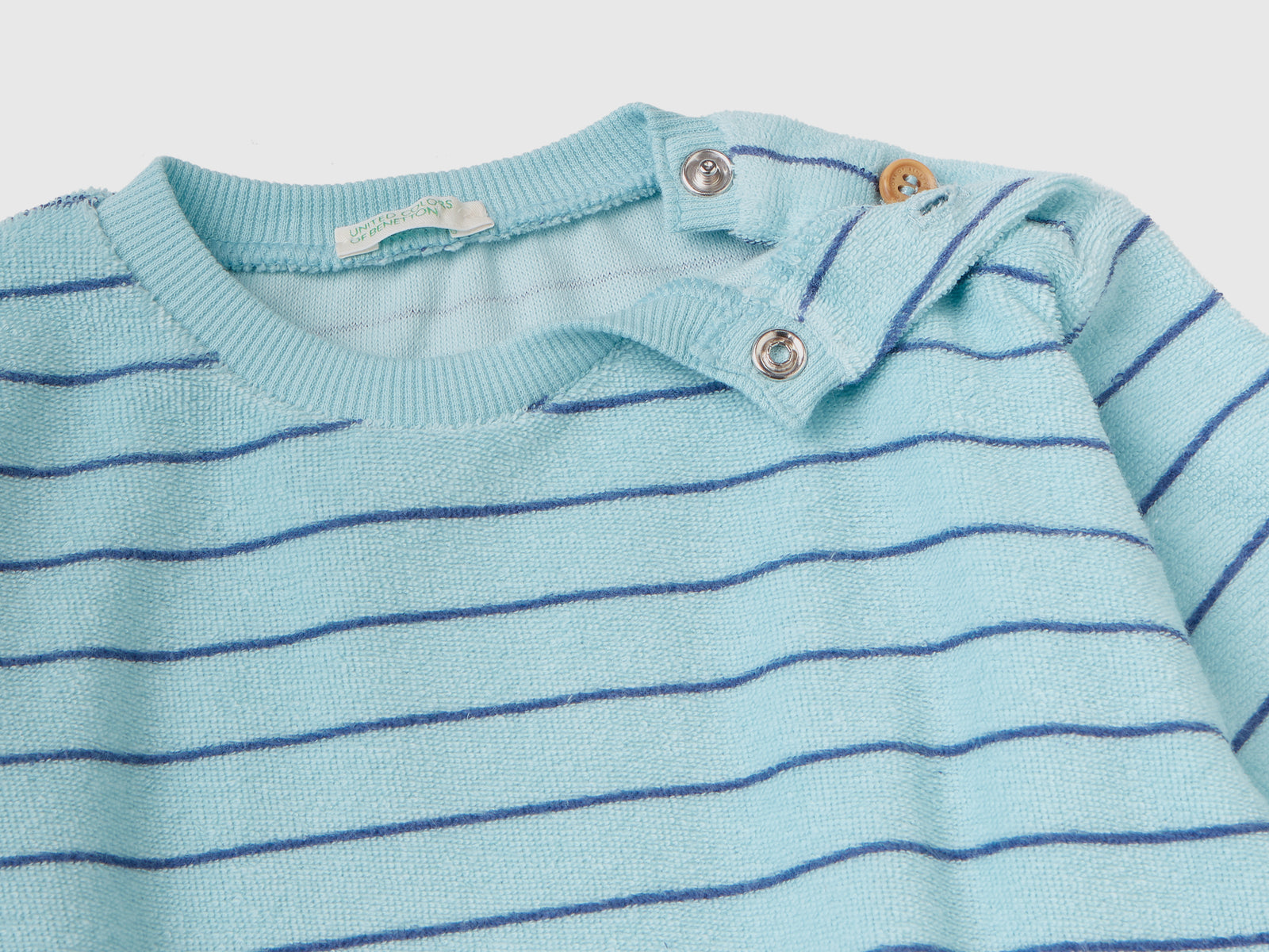 Set maglia e pantaloni in spugna di misto cotone con stampa fantasia da neonato azzurro 2 | Benetton Outlet