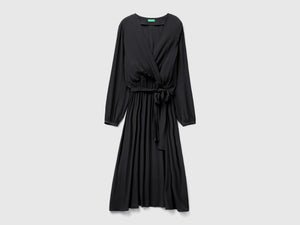 Vestito midi con scollo a V e cintura
