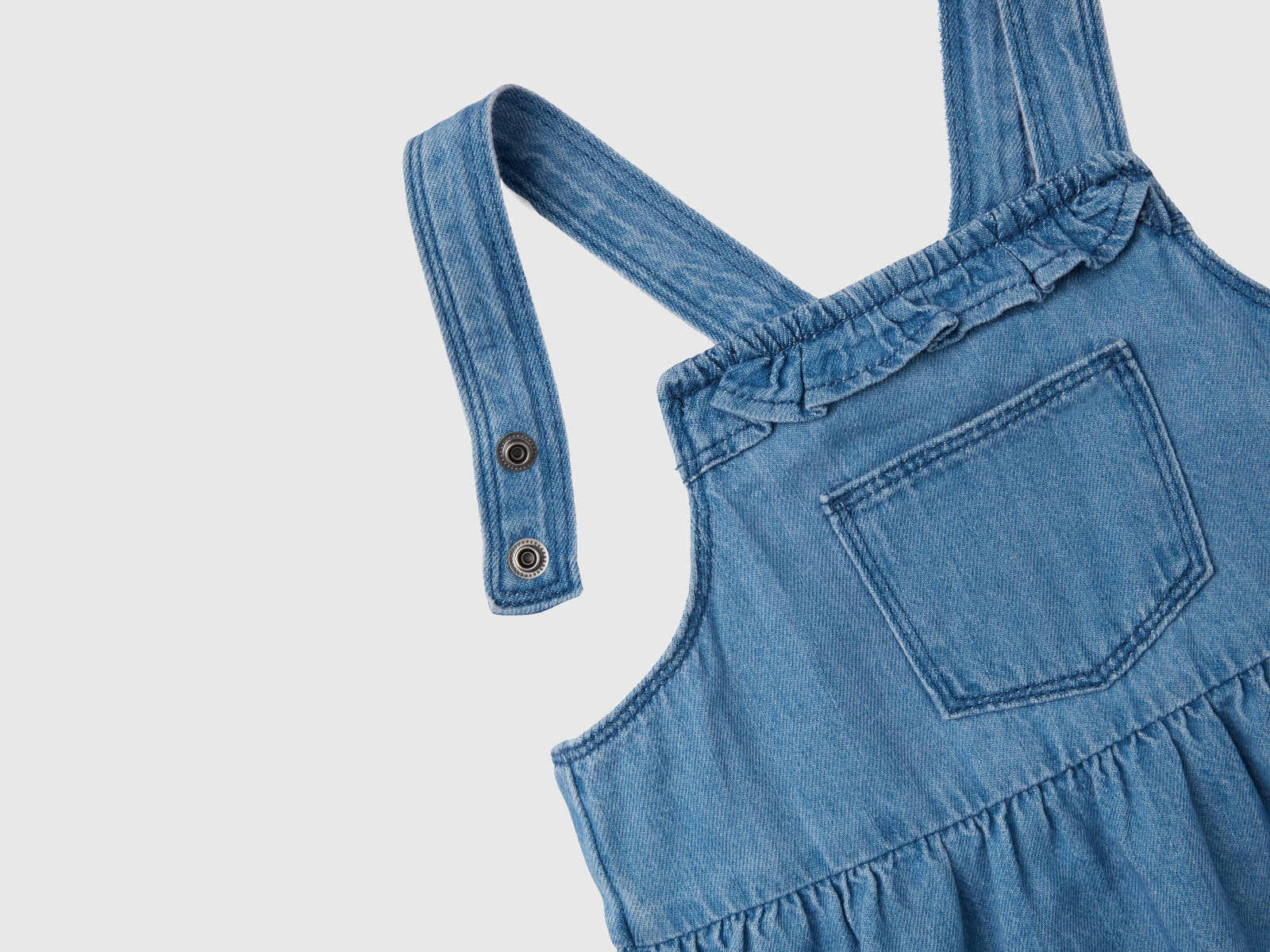 Gonna salopette in jeans leggero da bimba azzurro 3 | Benetton Outlet