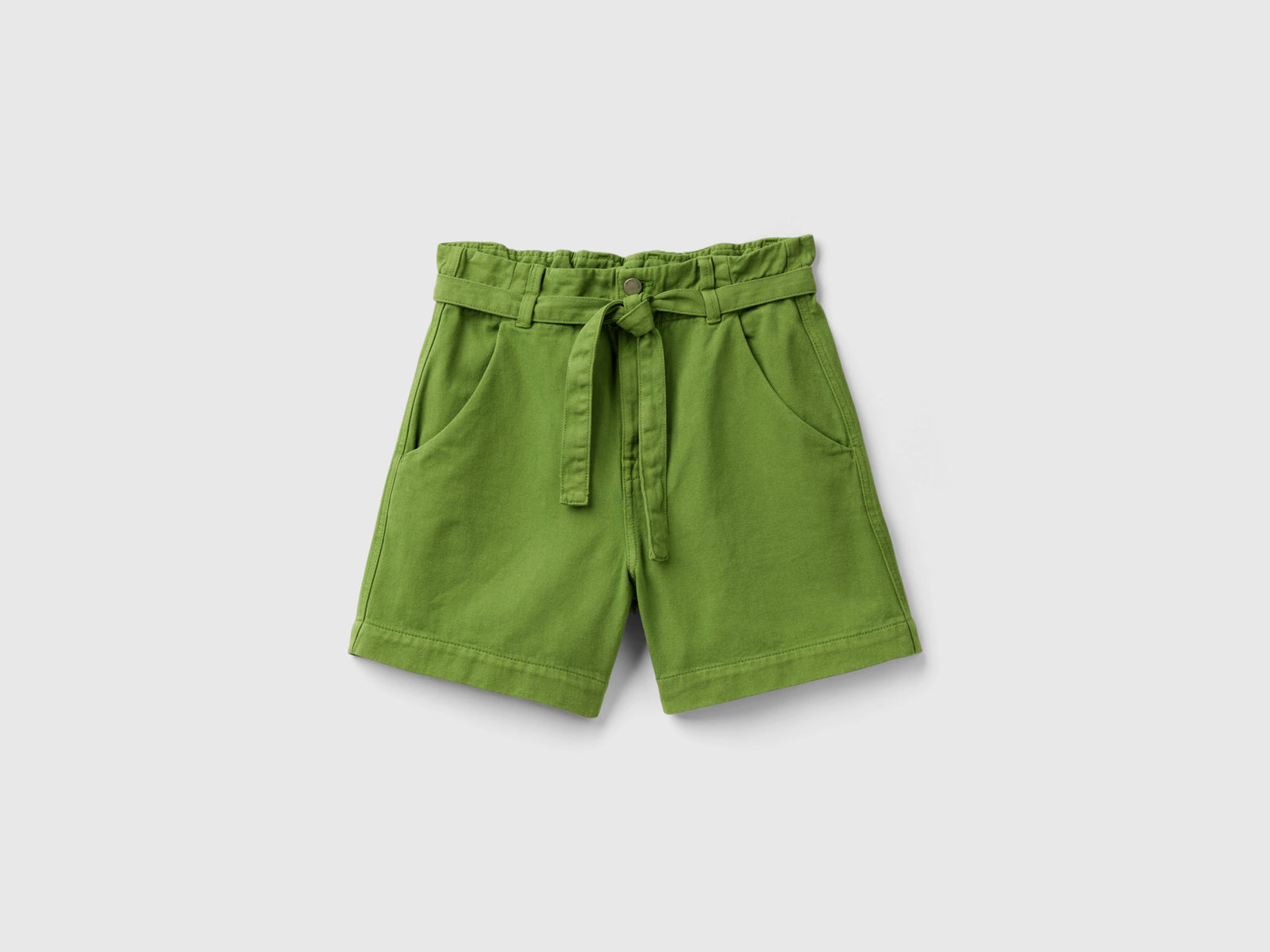 Bermuda con gamba ampia da donna verde militare | Benetton Outlet
