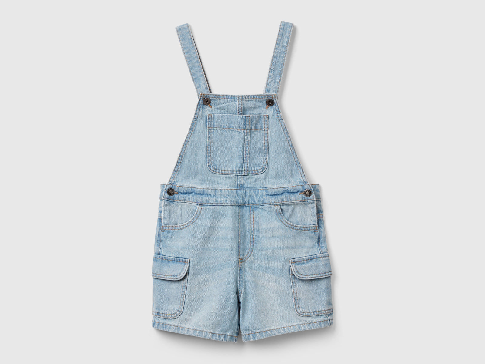 Salopette di jeans con tasche da bambina celeste | Benetton Outlet