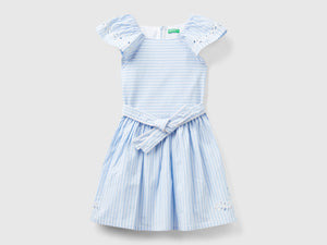 Vestito a righe con ricami
