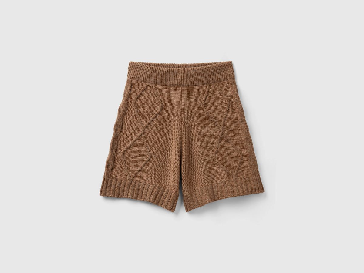 Bermuda in maglia con trecce e losanghe