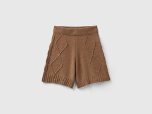 Bermuda in maglia con trecce e losanghe