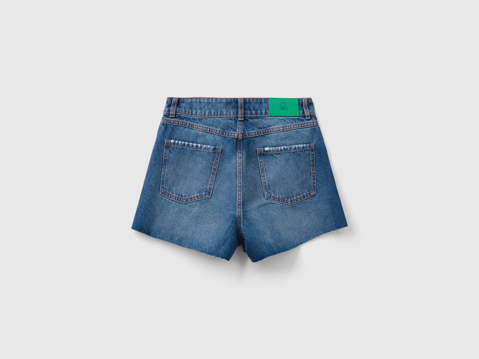 Shorts sfrangiati in misto cotone riciclato da donna blu 2 | Benetton Outlet