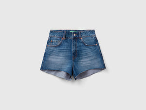 Shorts sfrangiati in misto cotone riciclato
