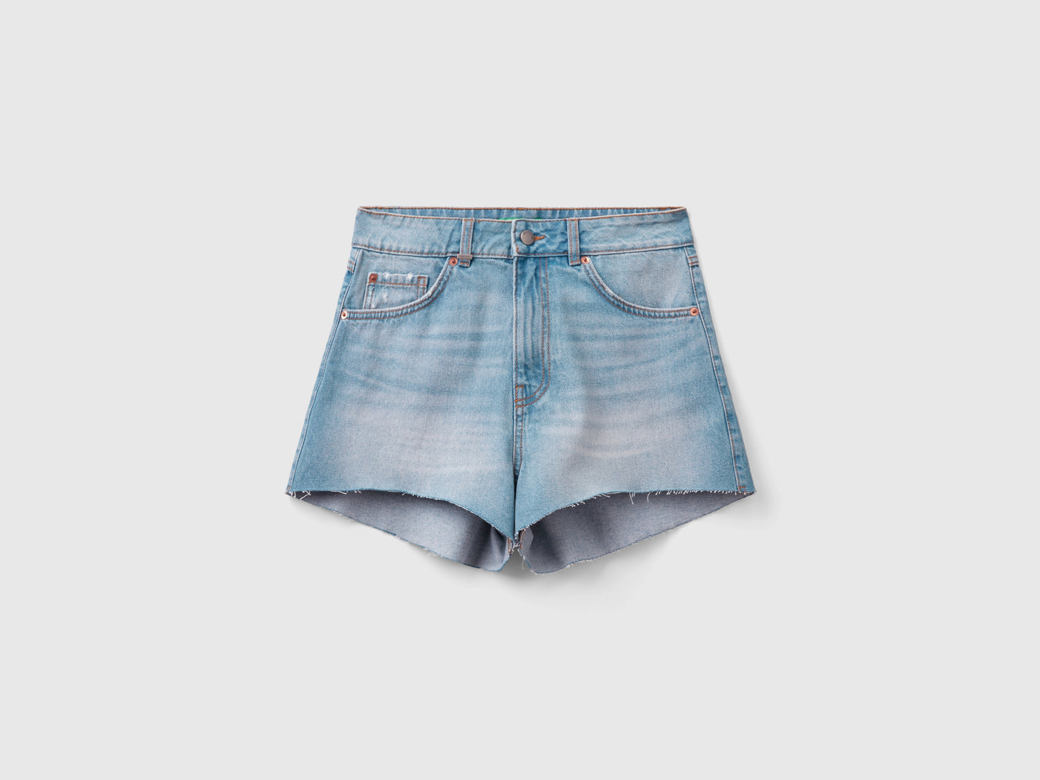Shorts sfrangiati in misto cotone riciclato da donna azzurro | Benetton Outlet