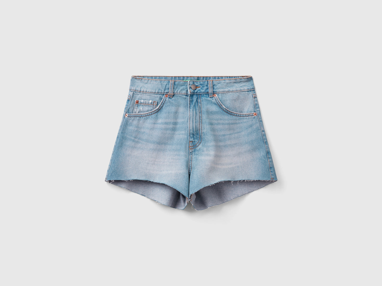 Shorts sfrangiati in misto cotone riciclato da donna azzurro | Benetton Outlet
