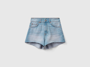 Shorts sfrangiati in misto cotone riciclato