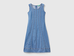 Vestito sciancrato in chambray