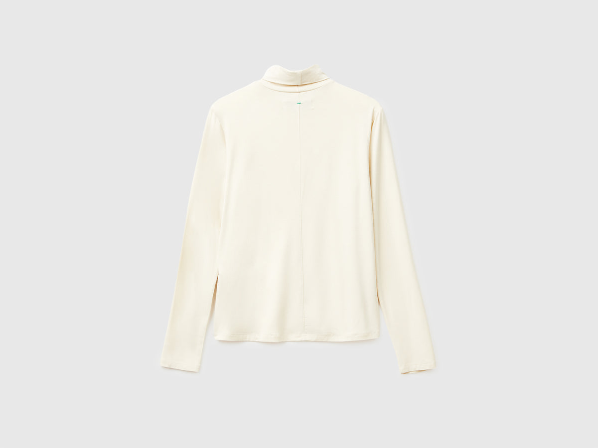 T-shirt dolcevita in viscosa stretch
