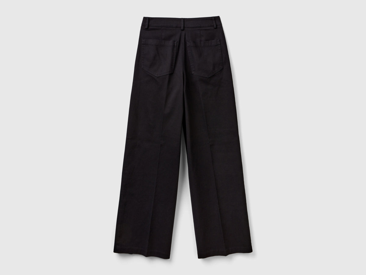 Pantaloni con gamba ampia