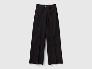 Pantaloni con gamba ampia