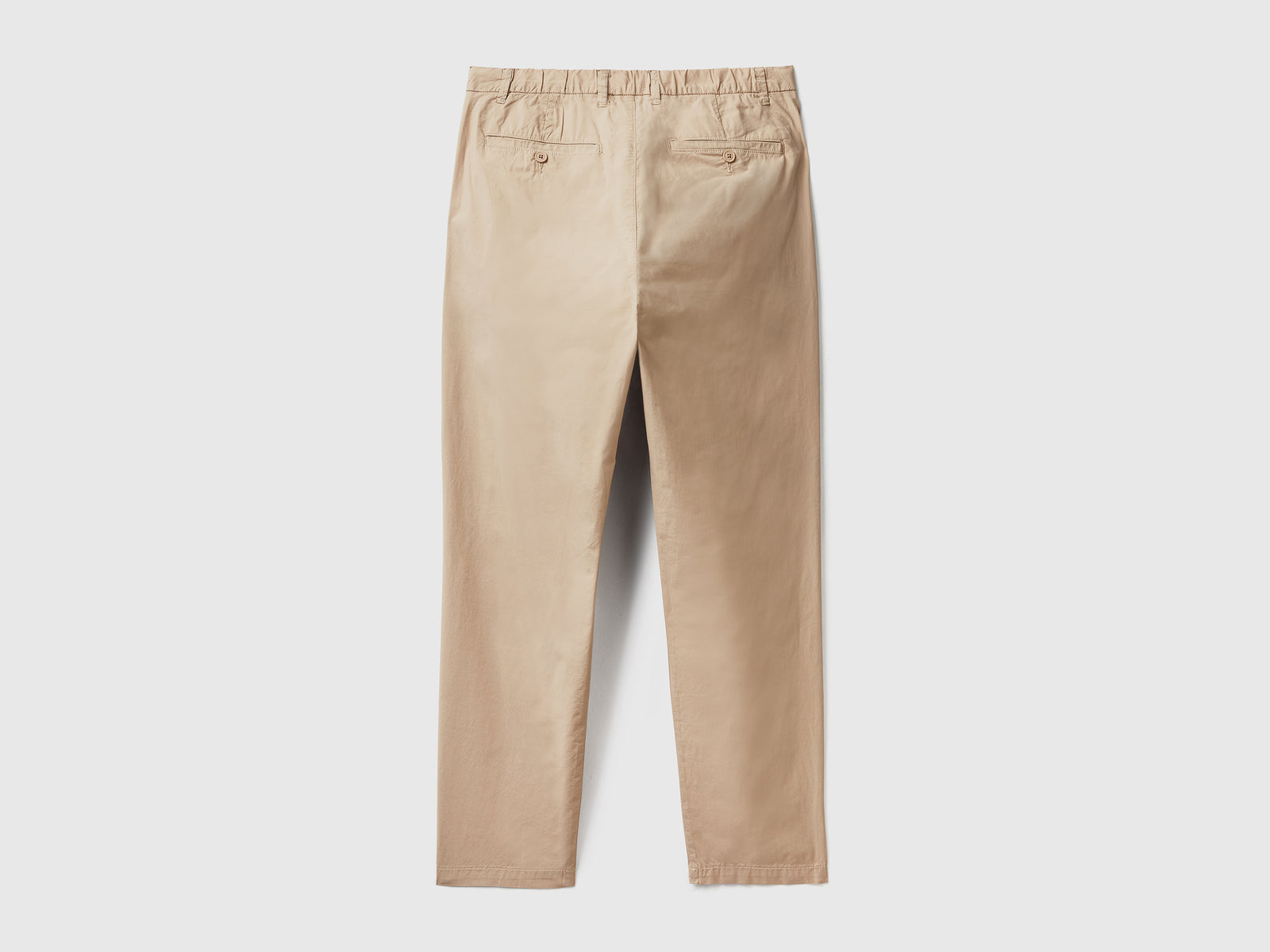 Pantaloni lunghi modello chino in cotone elasticizzato con pinces da uomo beige 2 | Benetton Outlet