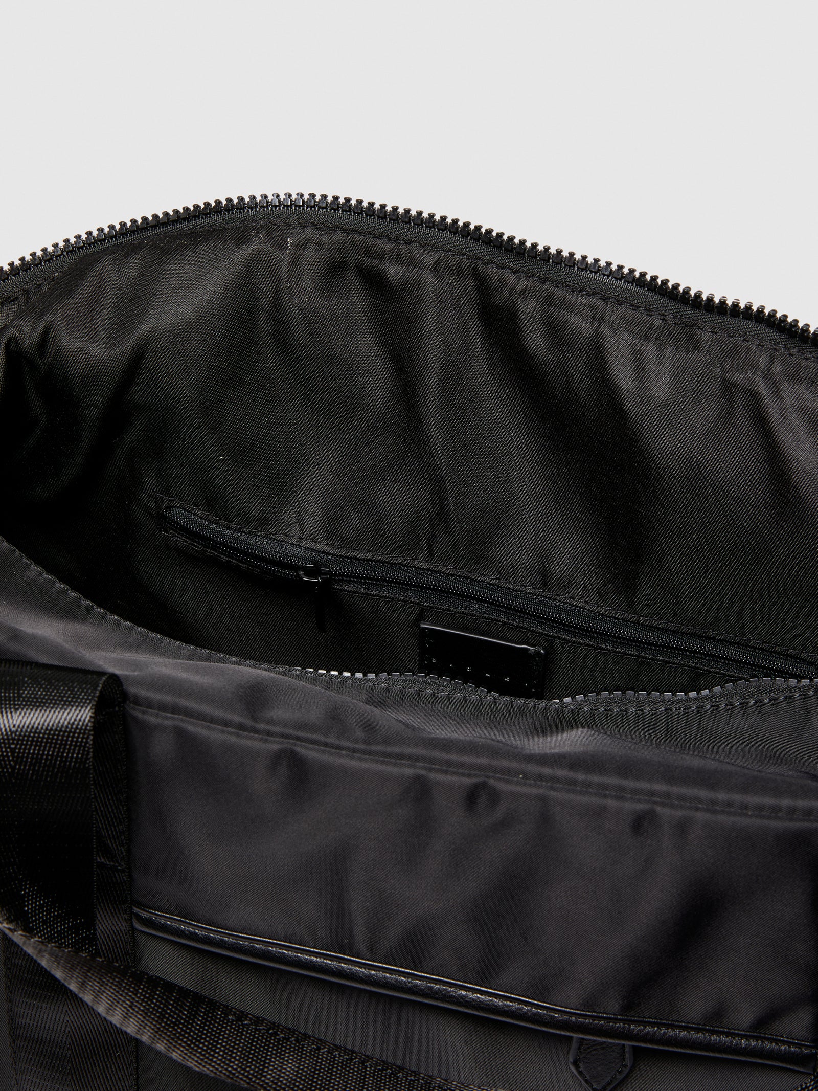 Borsa tote con tracolla da uomo nero 3 | Sisley Outlet