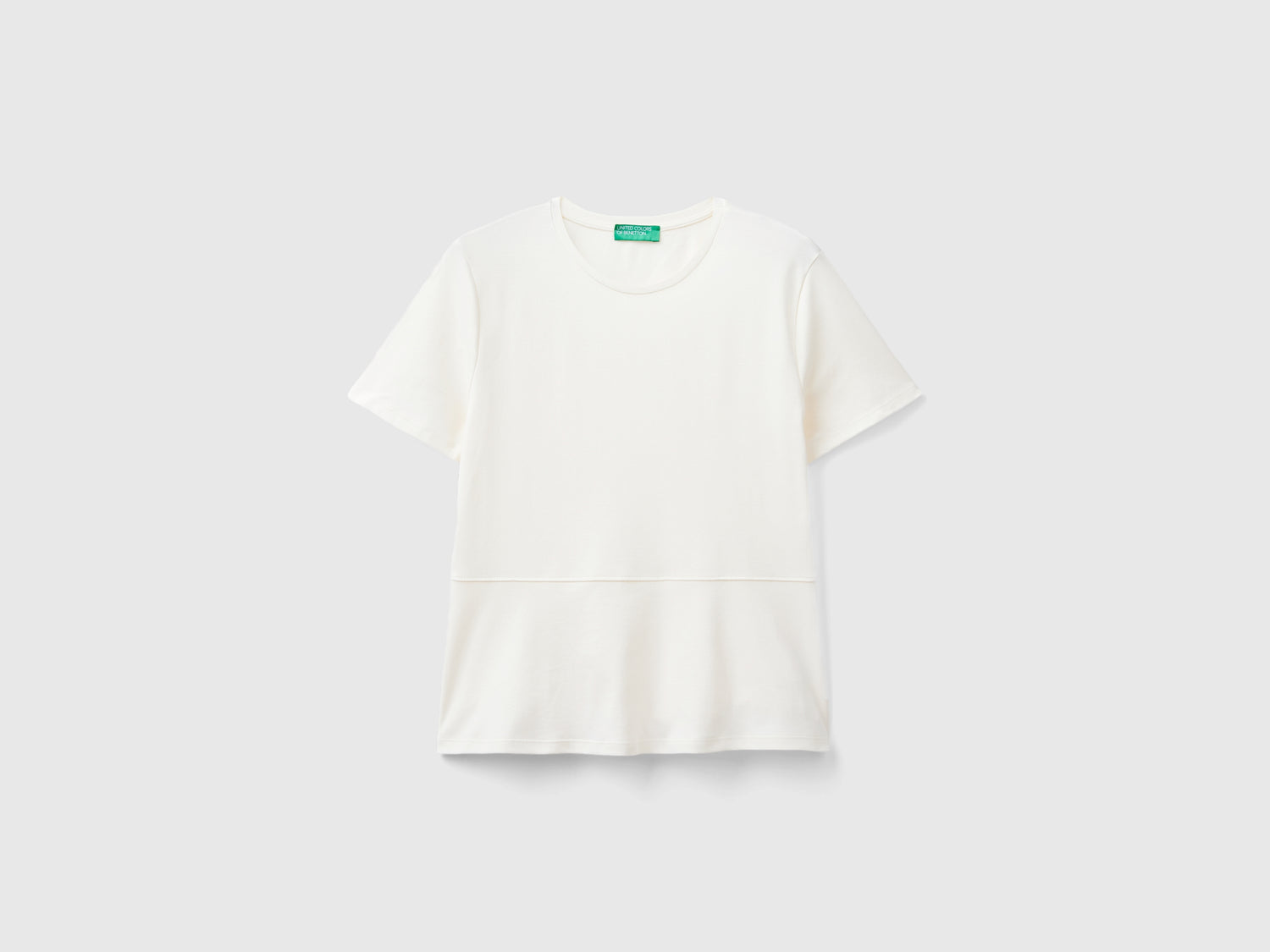T-shirt slim fit in cotone bio da donna bianco panna | Benetton Outlet