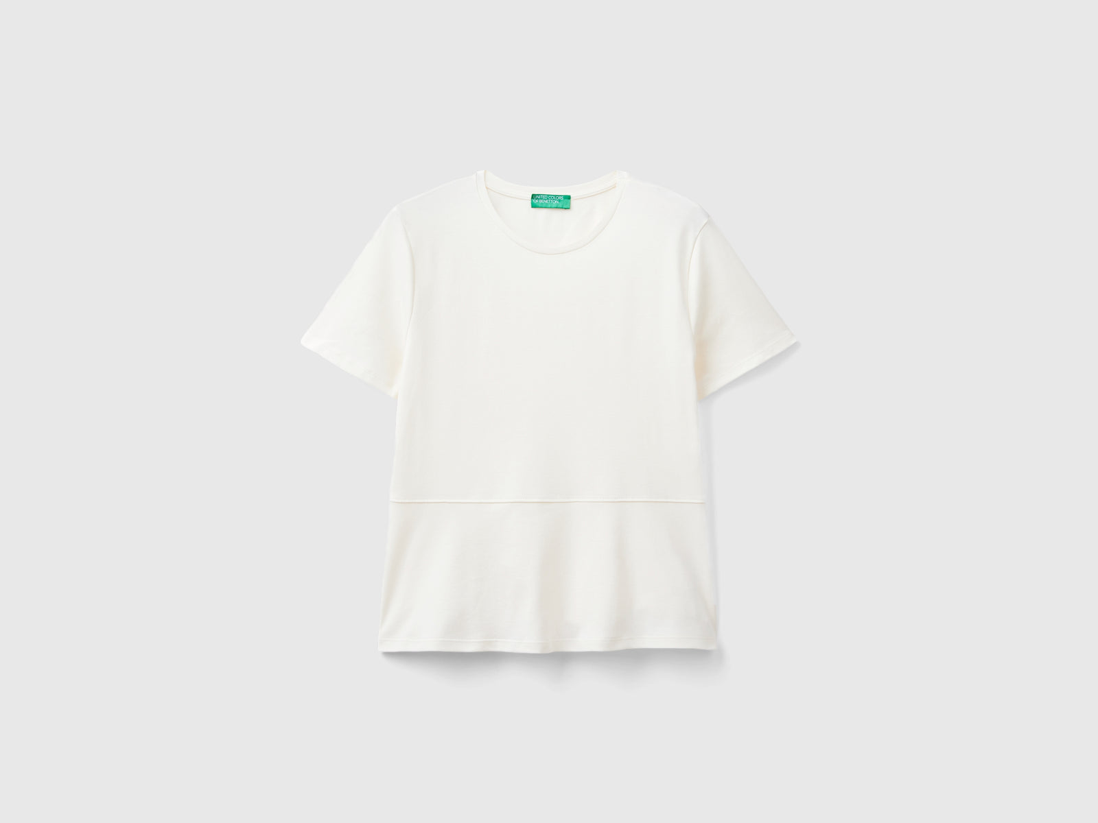 T-shirt slim fit in cotone bio da donna bianco panna | Benetton Outlet