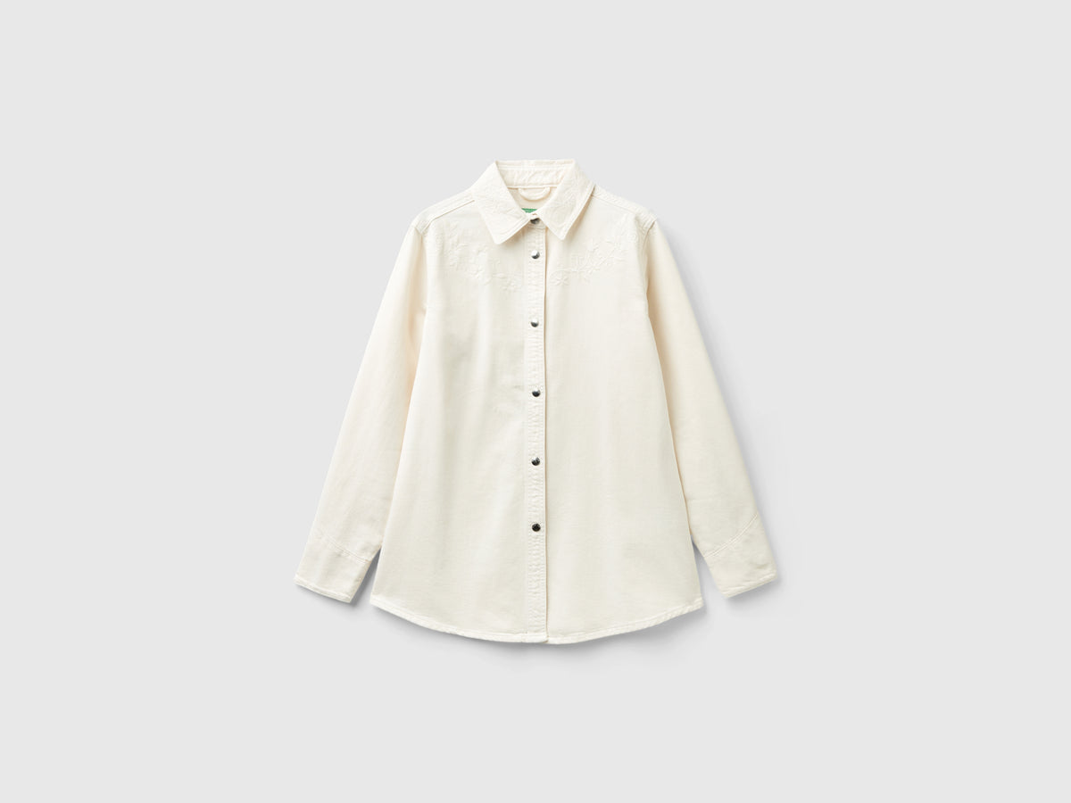 Camicia over fit con ricamo floreale