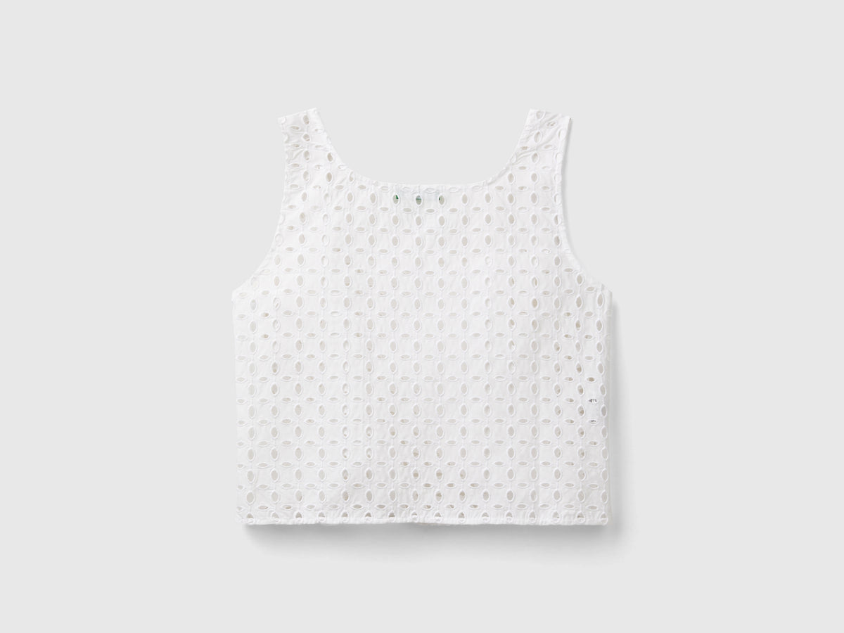 Blusa smanicata in sangallo