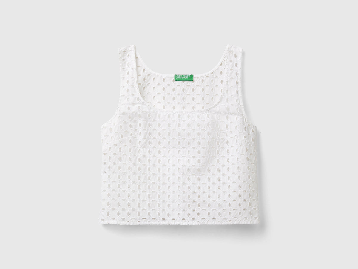 Blusa smanicata in sangallo