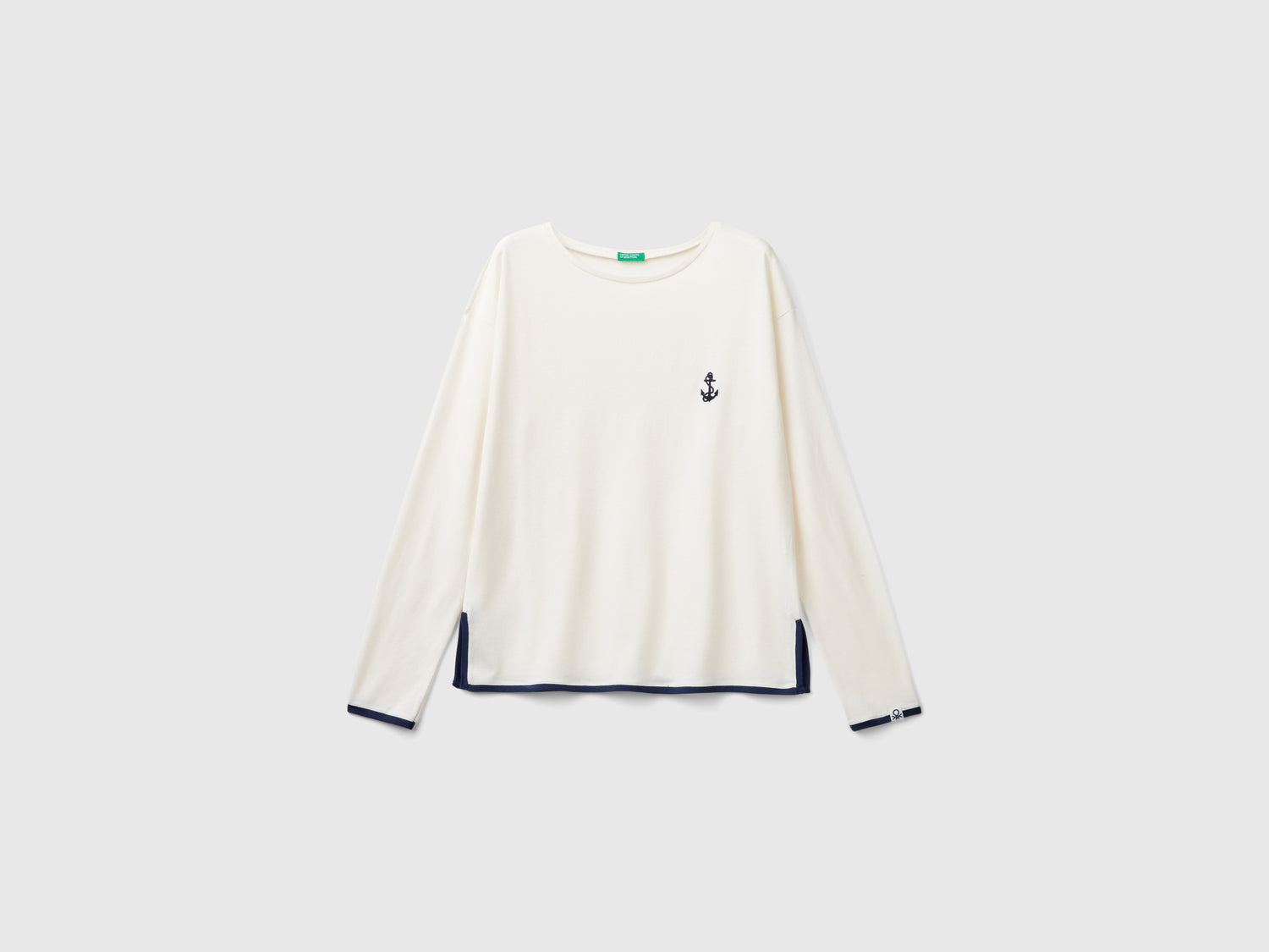 T-shirt con ricamo in misto viscosa da donna bianco panna | Benetton Outlet