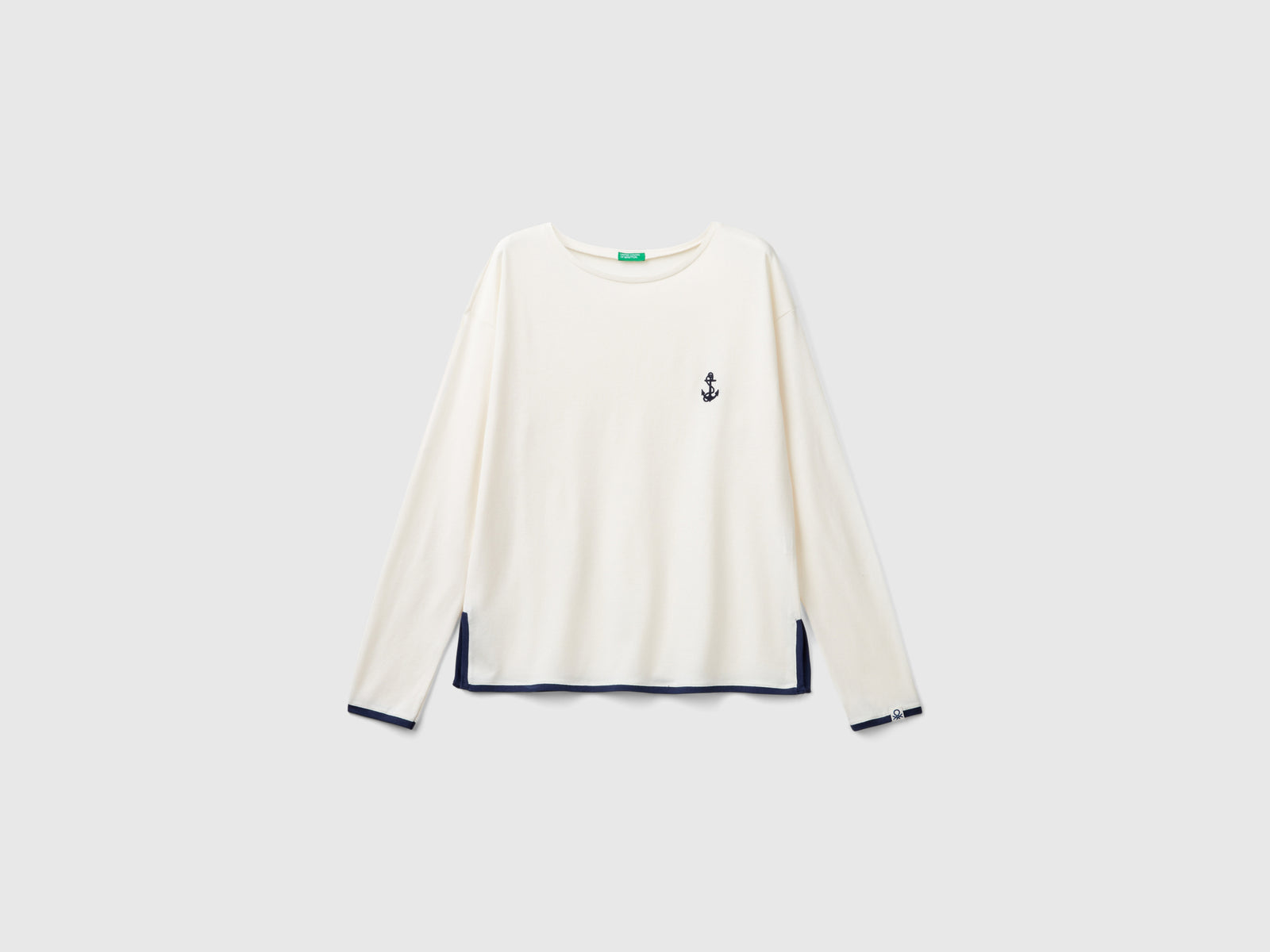 T-shirt con ricamo in misto viscosa da donna bianco panna | Benetton Outlet