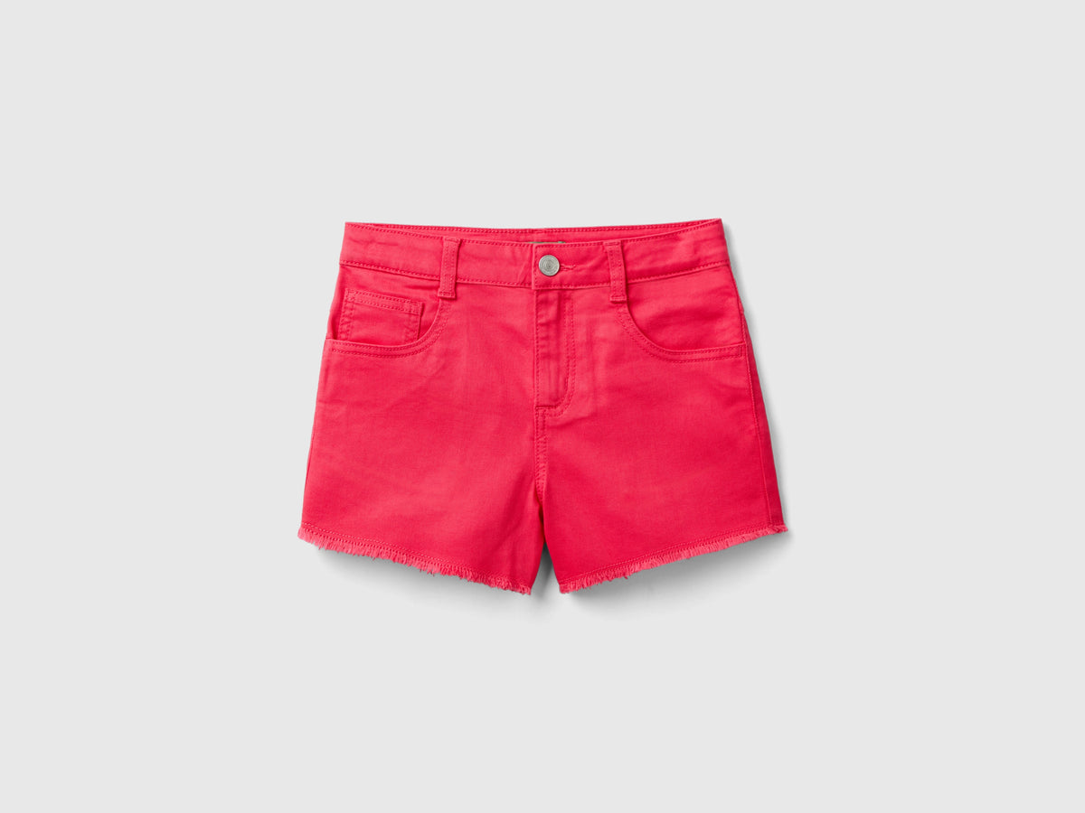 Shorts sfrangiati in cotone stretch