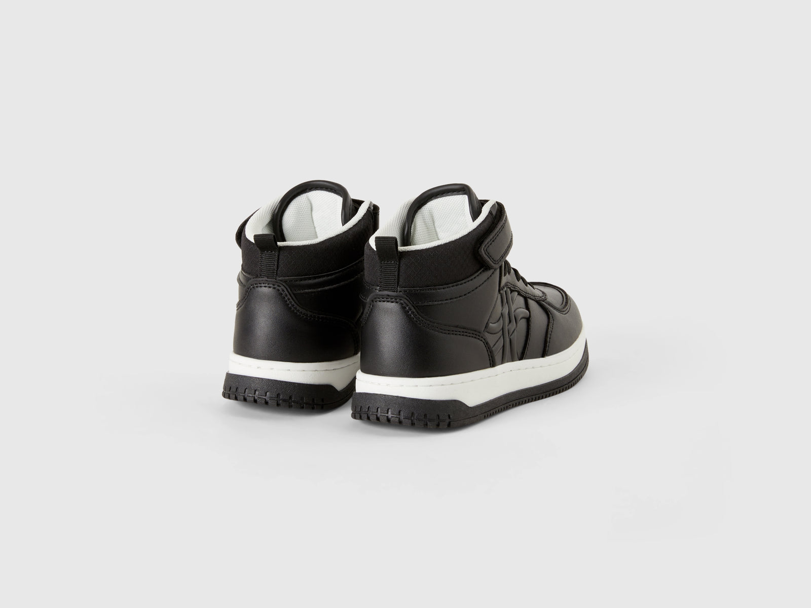 Sneakers alte con logo da bambino nero 2 | Benetton Outlet